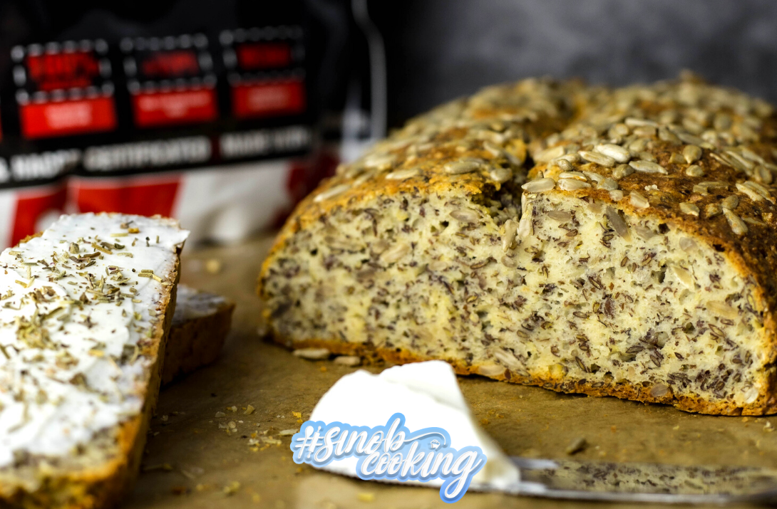 Glutenfreies Eiweißbrot mit Nüssen