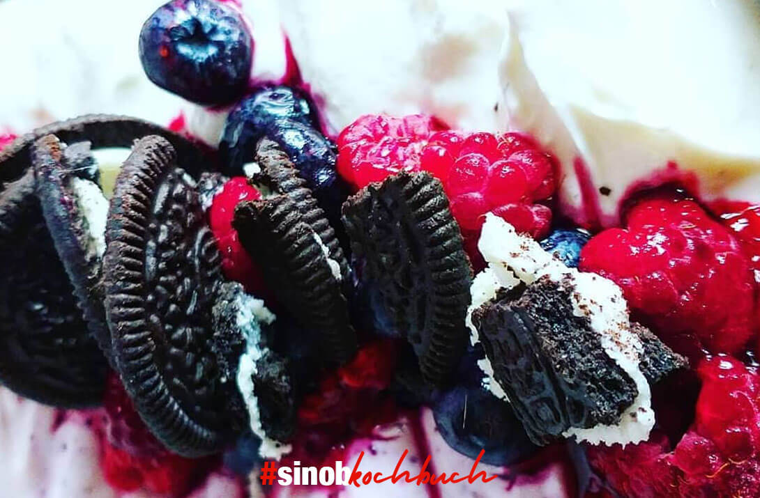 Oatmeal with Oreo-Topping