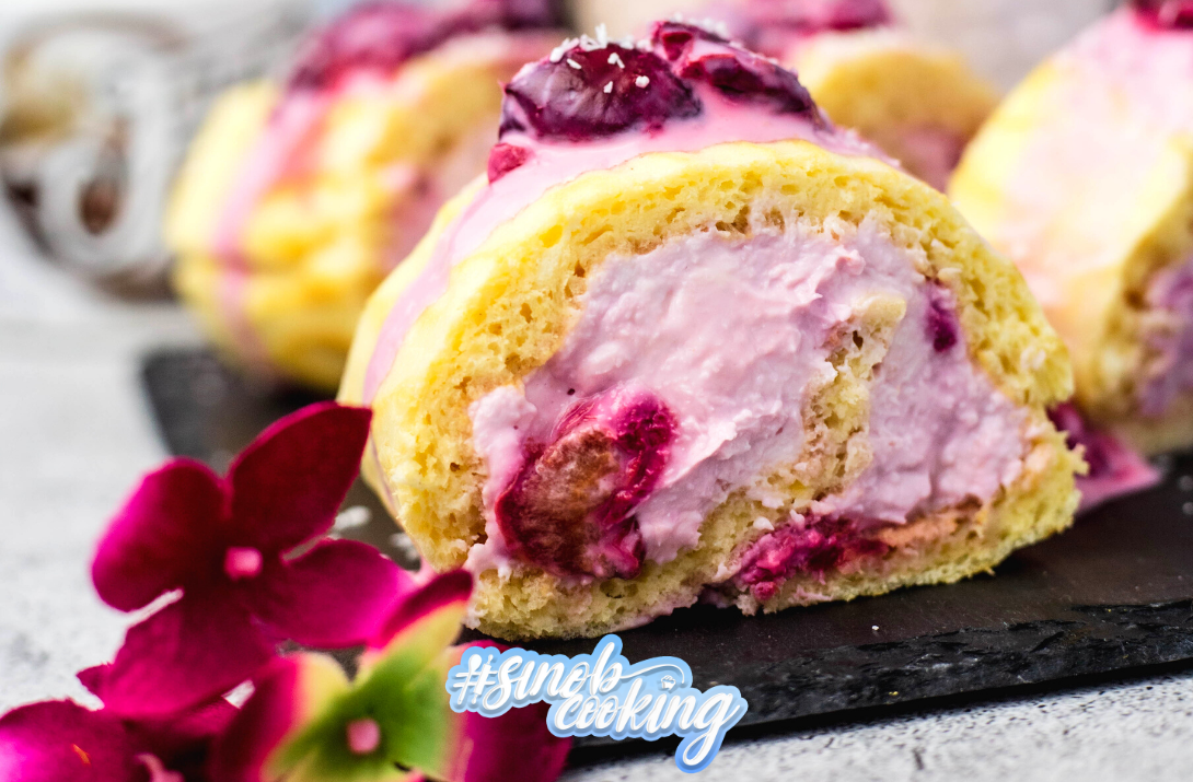 Kirsch-Kokos-Biskuitrolle