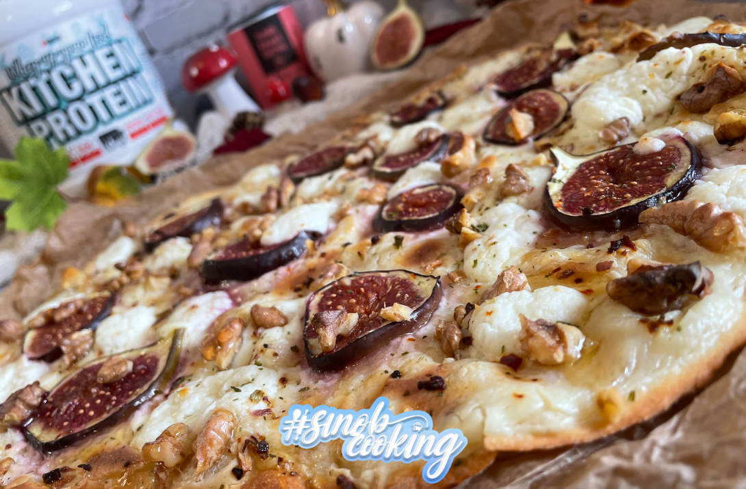 Herbstlicher Flammkuchen mit Feigen, Ziegenkäse und Honig