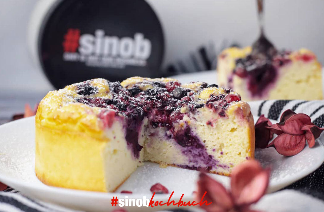 Vanille-Kokos-Kuchen mit Beeren-Topping