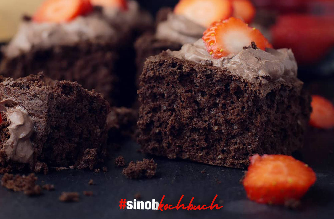 Protein-Brownies mit Schoko-Erdbeer-Topping