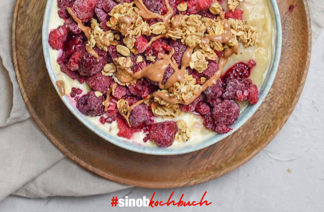 Quarkbowl mit selbstgemachtem Knuspermüsli